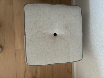 Gratis Vierkante poef met stof bekleed