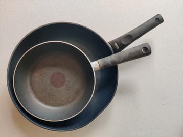 Setje pannen (niet geschikt voor inductie!)