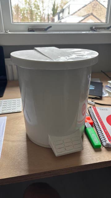 Klein prullenbakje gratis