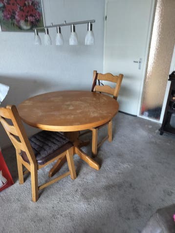 Ronde houten eettafel met 4 stoelen