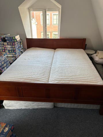 Gratis twee persoons bed inclusief nog nette matrassen