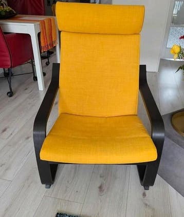 Af te halen 2 mooie stoelen