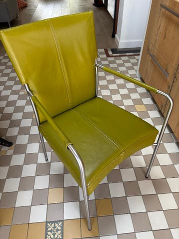 Gratis: 4 olijfgroene leren eetkamerstoelen Bert Plantagie