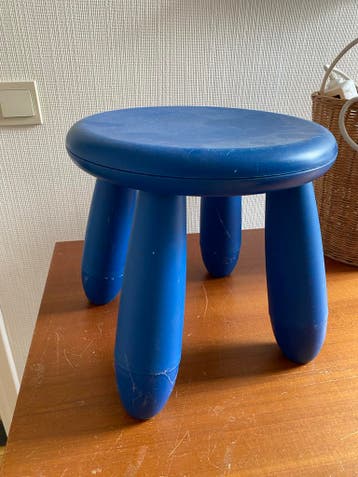Blauw krukje voor kinderen