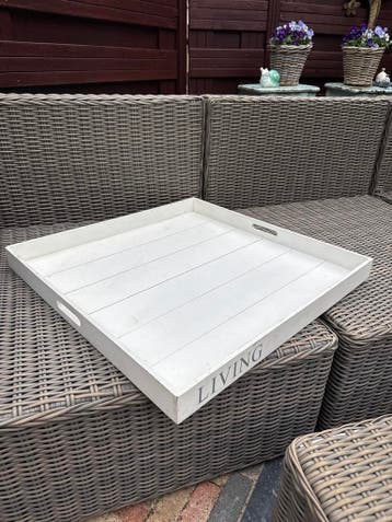 Wit dienblad voor loungeset - 'LIVING' opdruk