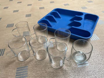 bestek bak en (thee) glazen