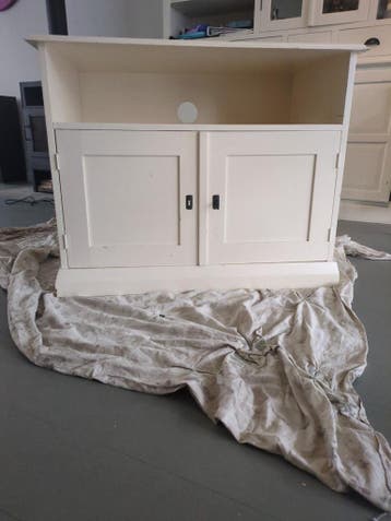 Crèmekleurig televisiemeubel