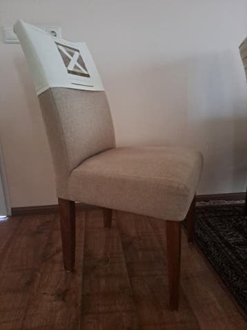 6 eetkamerstoelen met ovale eikenhouten tafel