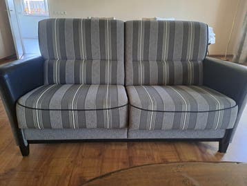 2-zitsbankje en 2 fauteuils met hoge lederen armleuningen