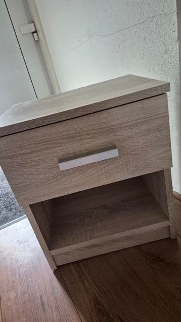 Gratis af te halen nachtkastje