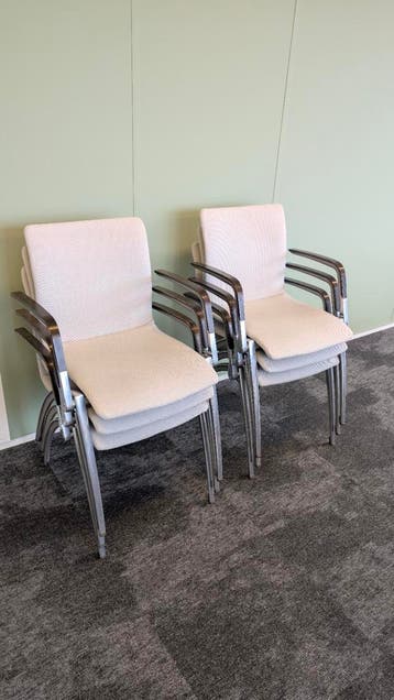 Set van 6 stoelen met armleuningen mag voor mooi prijs weg