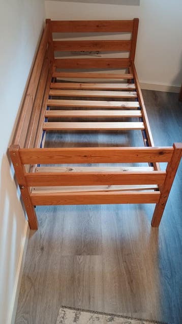 Frame bed 150170  en matras en lattenbodem( gratis)