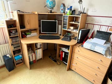 Computermeubel. Compleet