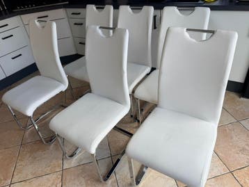 6 eetkamerstoelen gratis af te halen!