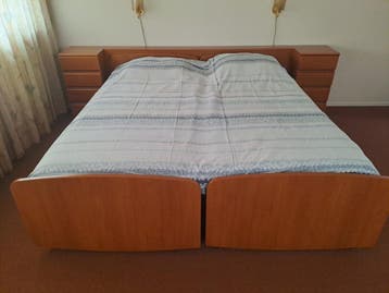 Tweepersoonsbed met 2 nachtkastjes - uitschuifbaar