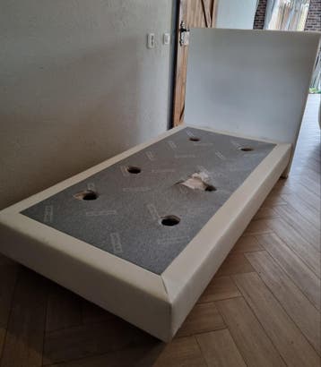 Gratis 1-persoons boxspring ombouw
