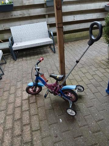 Kinderfiets met zijwieltjes en duwstang
