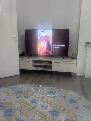 Moderne witte tv-meubel met opbergruimte