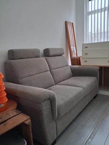 Gratis grijze bank op te halen in Rotterdam