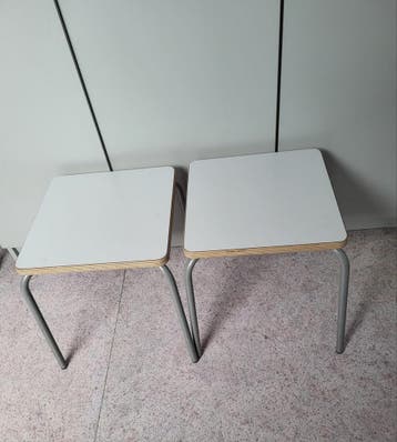 2 handige krukjes als nieuw