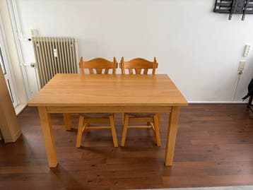 Solide Houten Eettafel + 2 stoelen