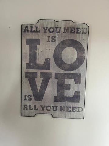 Houten schilderij All you need is love
