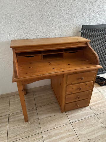 Gratis af te halen: Massief houten bureau