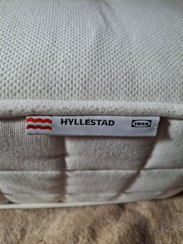 IKEA Hyllestad matras van 140 cm breed.