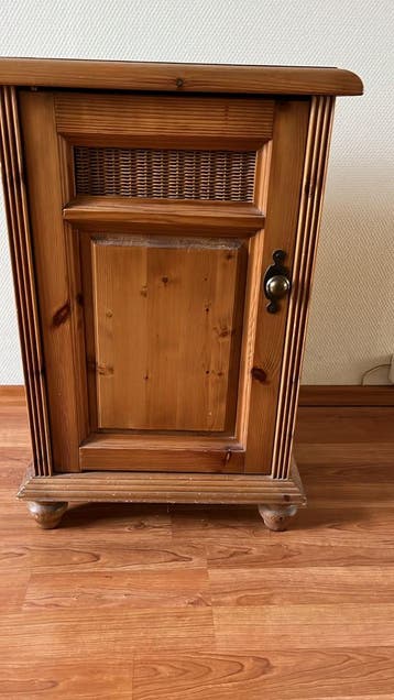 Gratis grenen nachtkastje