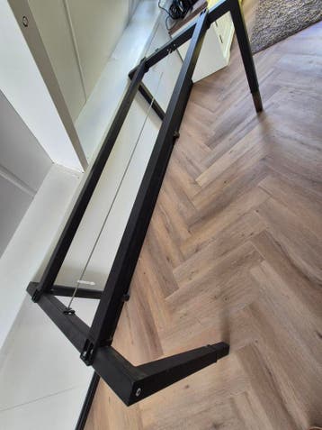 Oud ijzer frame van bureau.Gratis.