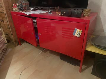 Rood metalen tv-meubel GRATIS af te halen in Leiden