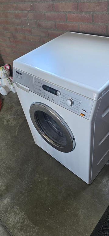 Miele wasmachine mist 2 pootjes