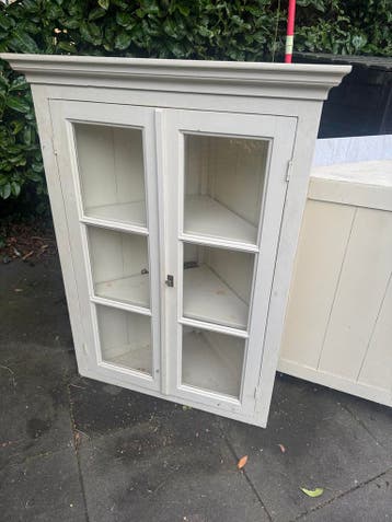 Gratis af te halen - Hoekkastje met glazen deuren - Wit