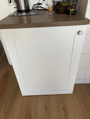 Kastje wit/bruin gebruikt (keuken voorraad)