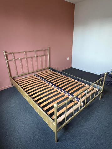 Tweepersoonsbed 140x200 inclusief lattenbodem GRATIS