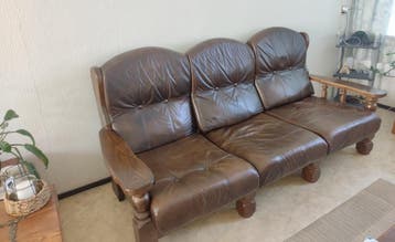 Bruine leren driezitsbank