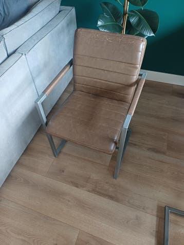 Eetkamerstoelen gratis af te halen (4 stuks)