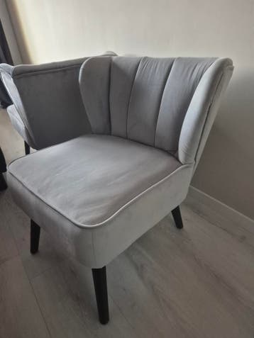 Twee grijze velours stoelen, zeer nette staat