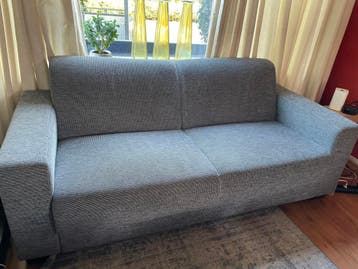 Comfortabele grijze tweepersoonsbank