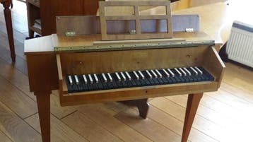 Sperrhake spinet