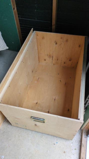 Houten kist met handvat