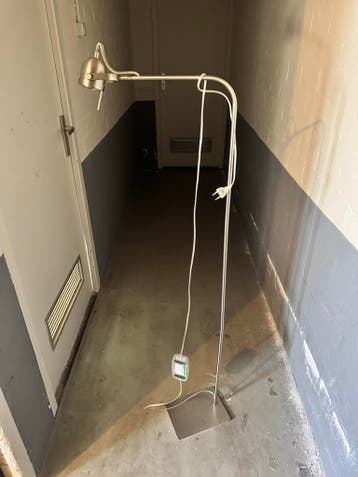 Gratis af te halen: Moderne staande lamp