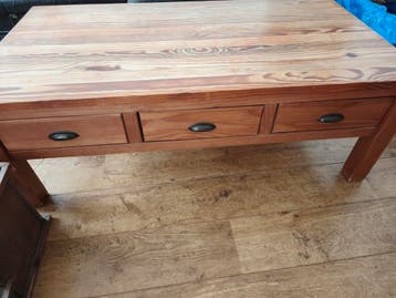 Gratis op te halen: Salon tafel met lades
