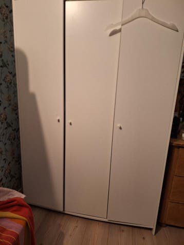 KLEPPSTAD Kledingkast met 3 deuren, wit Ikea GRATIS