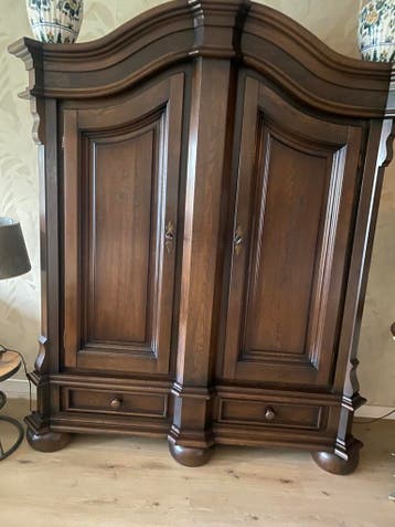 Massief klassieke donker eiken kast