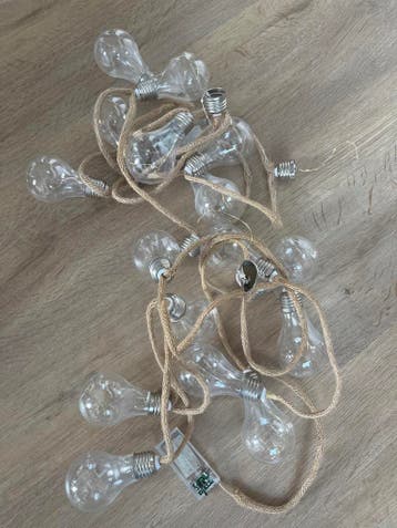 2x Lampjessnoeren met ontbrekende lampjes