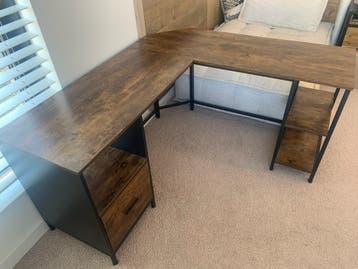 Hoekbureau met lade en planken