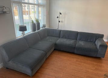 GRATIS Gebruikte grijze hoekbank