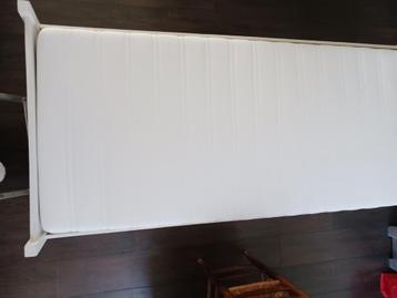 Eenpersoonsbed 200x90 met lattenbodem en matras