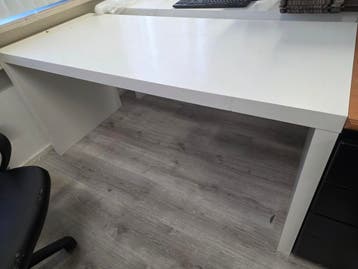 GRATIS AFHALEN 2 WITTE BUREAU/TAFELS